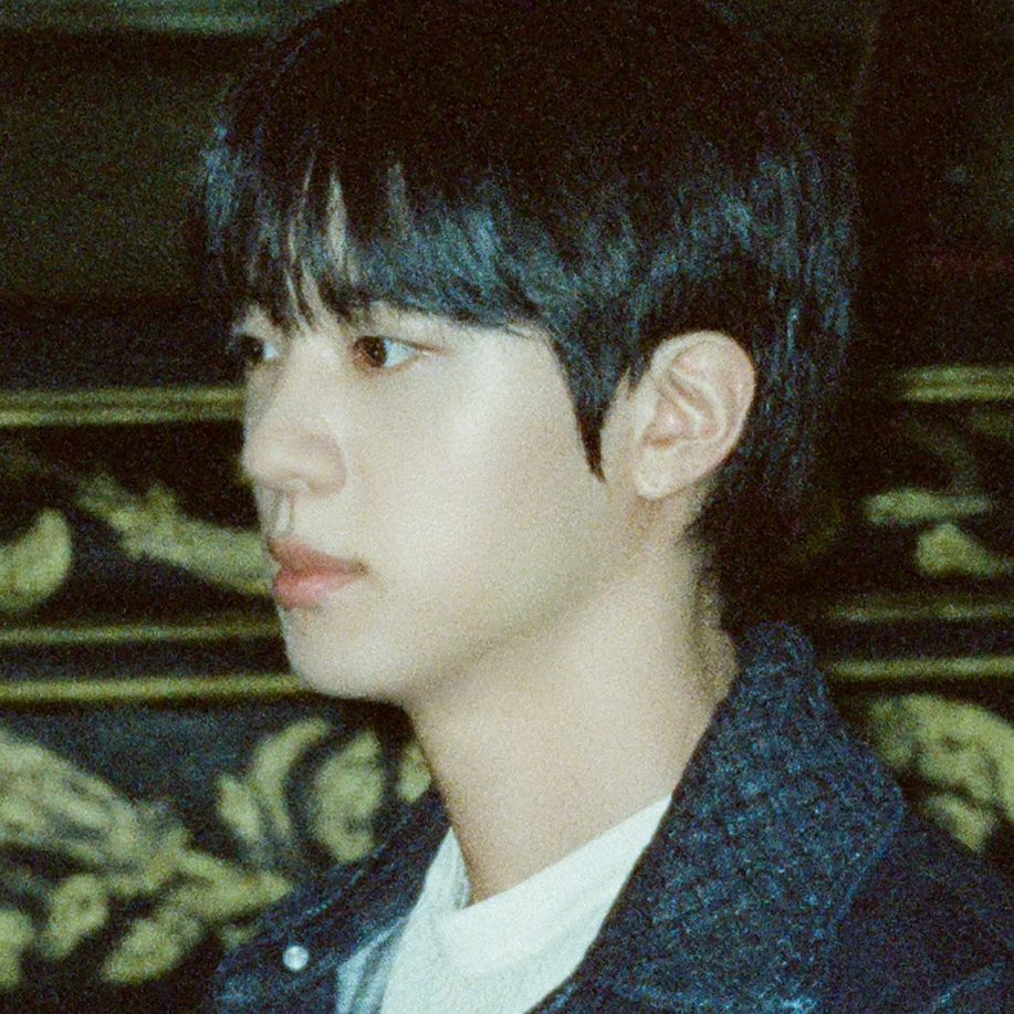 진 (방탄소년단)의 비하인드 컷