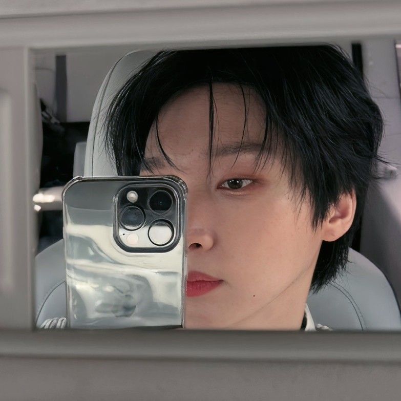 A moment captured by Jeong Sewoon's fan