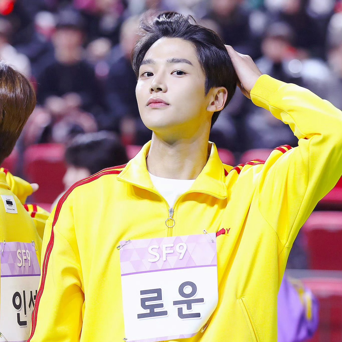 로운의 최신 사진