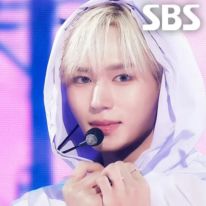 Behind-the-scenes cut of Kim Junseo (ALPHA DRIVE ONE)