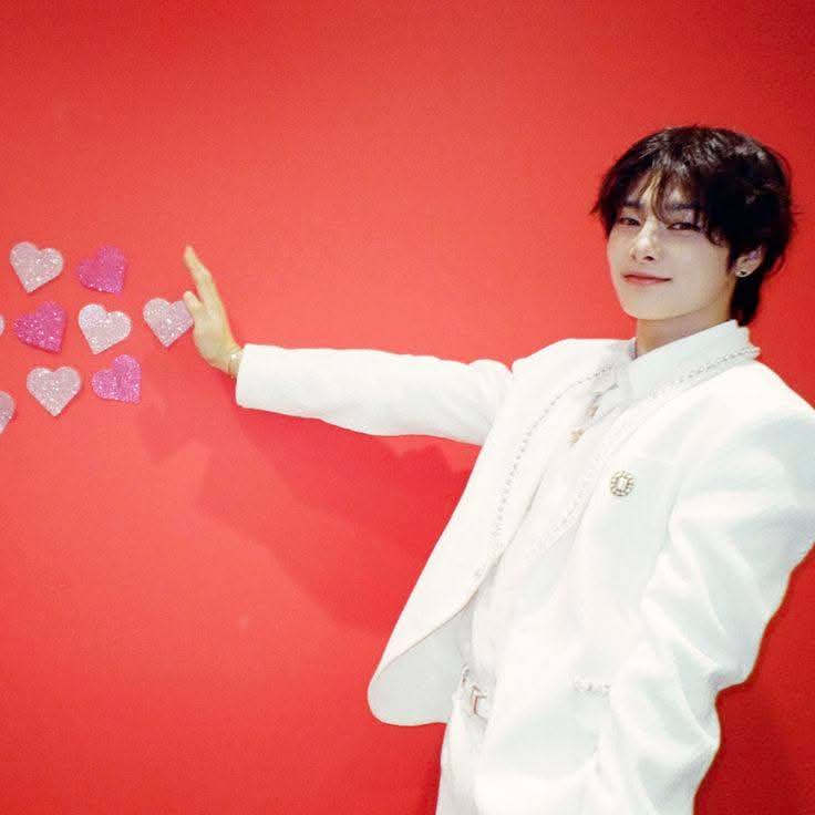 Behind-the-scenes cut of I.N (Stray Kids)