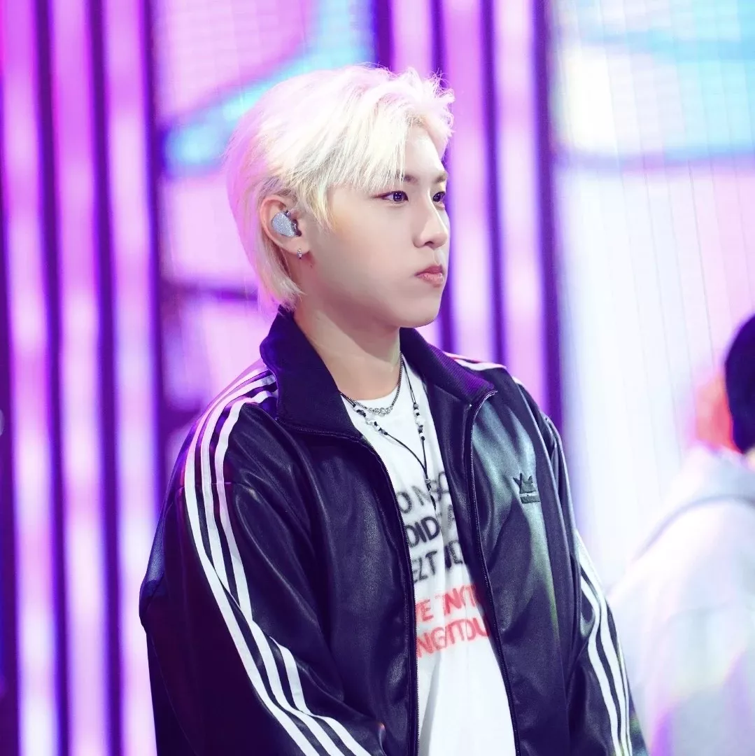 朴佑镇 (AB6IX)粉丝拍下的瞬间