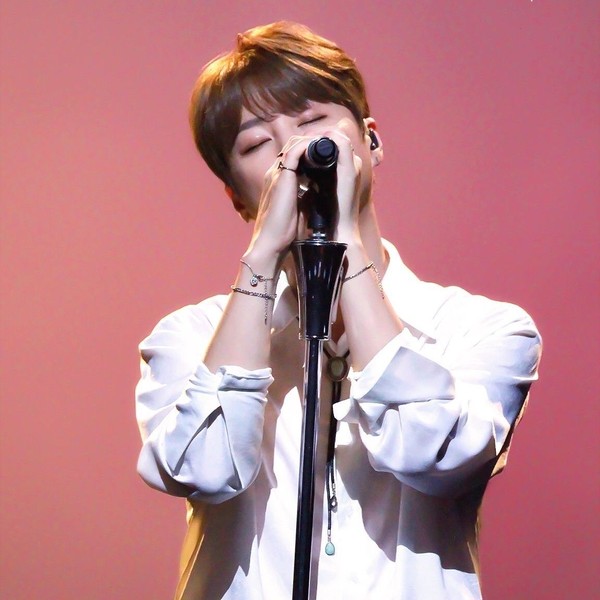 Shining profile picture of Shin Hyesung (SHINHWA) on today's Choeaedol