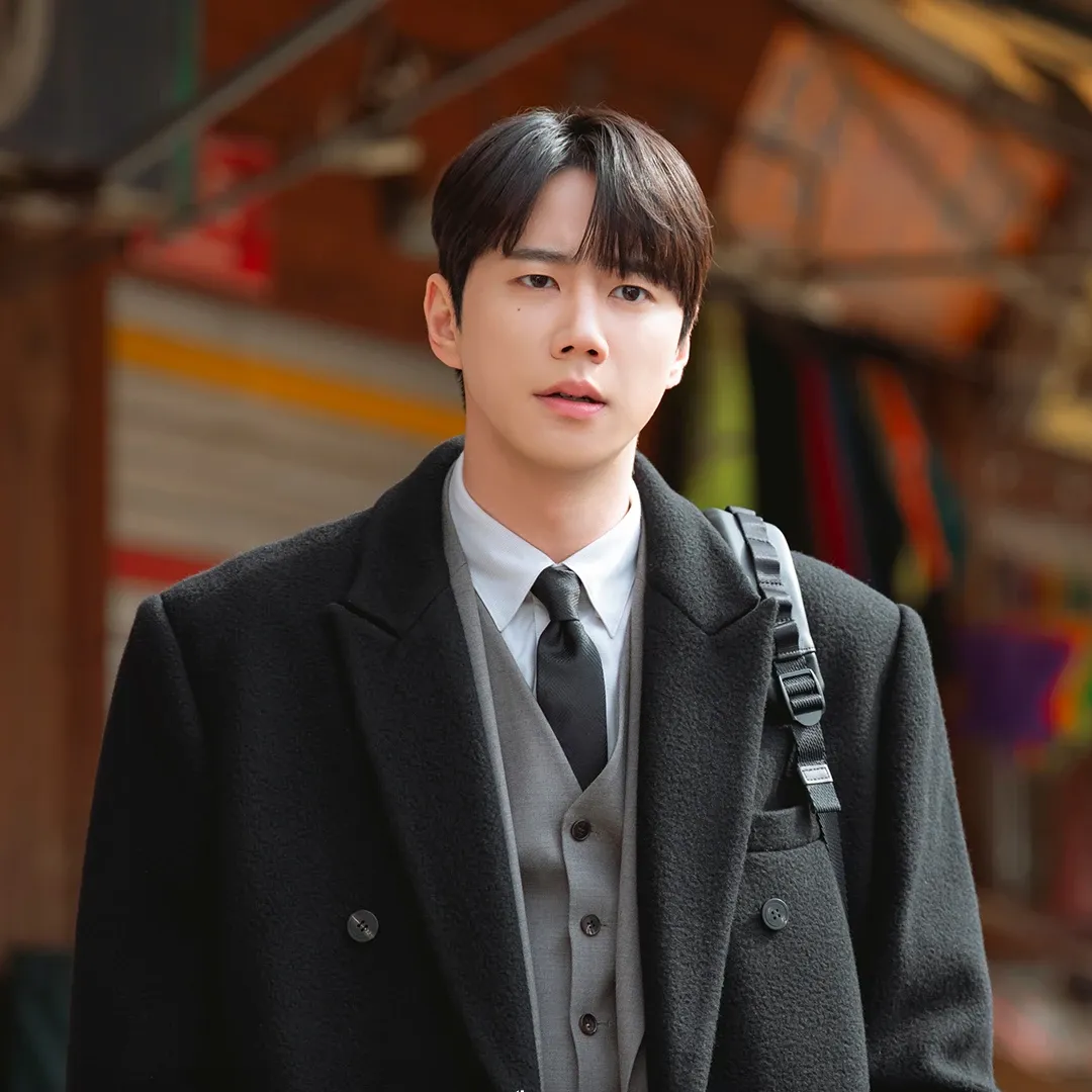 Behind-the-scenes cut of Lee Junyoung