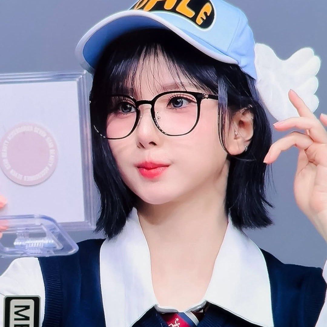 Behind-the-scenes cut of Eunha (GFRIEND, VIVIZ)