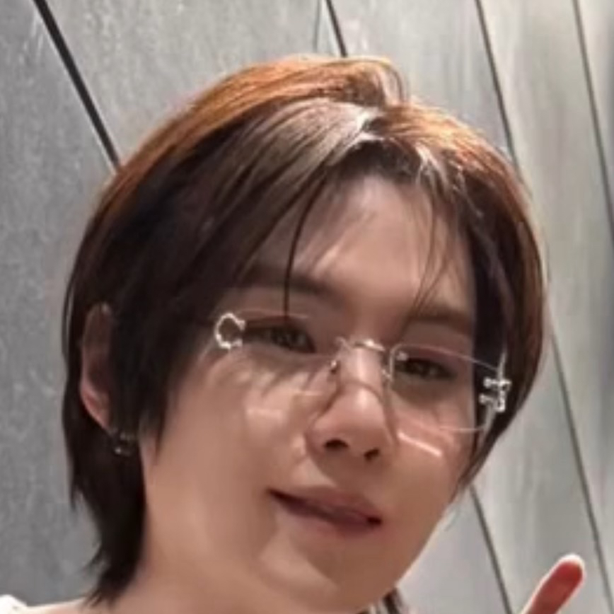 Foto aktivitas terbaru SUGA (BTS)