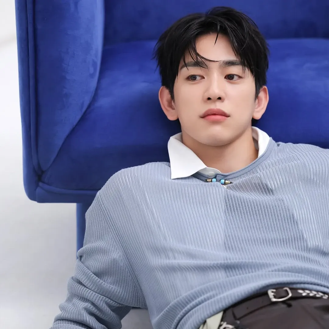 Behind-the-scenes cut of Jinyoung (GOT7)