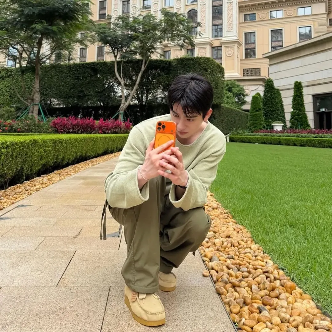 A moment captured by Jinyoung (GOT7)'s fan