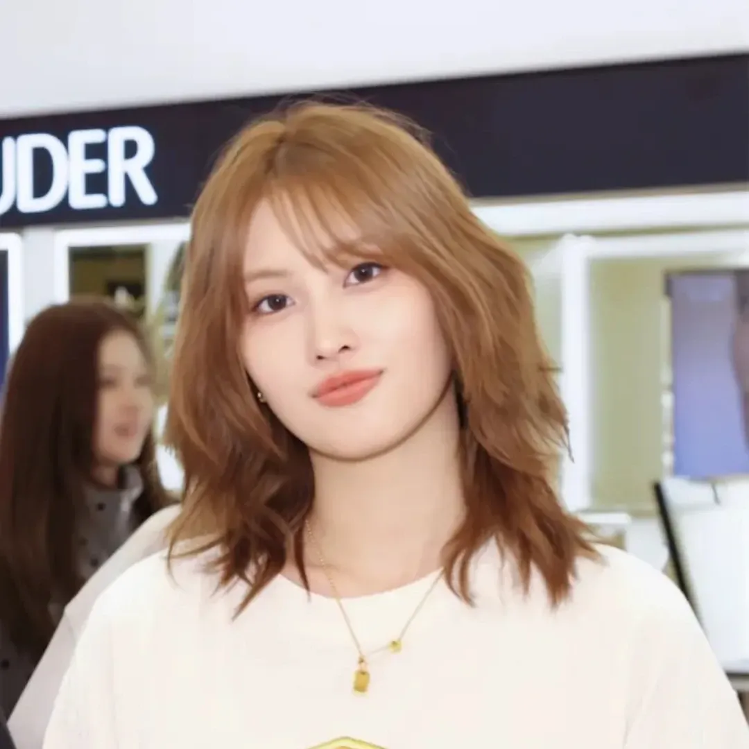 Foto terbaru Momo (TWICE)