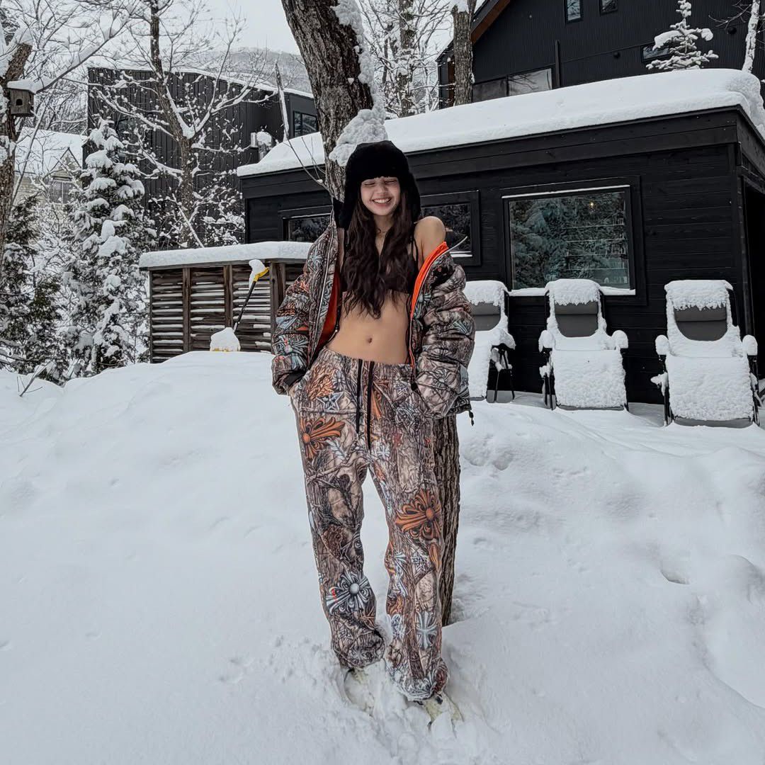 Foto aktivitas terbaru Lisa (BLACKPINK)