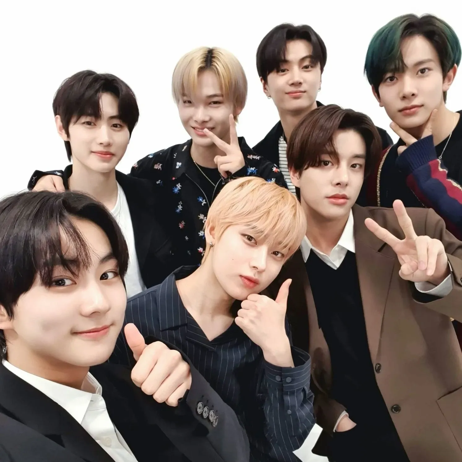 Foto aktivitas terbaru ENHYPEN