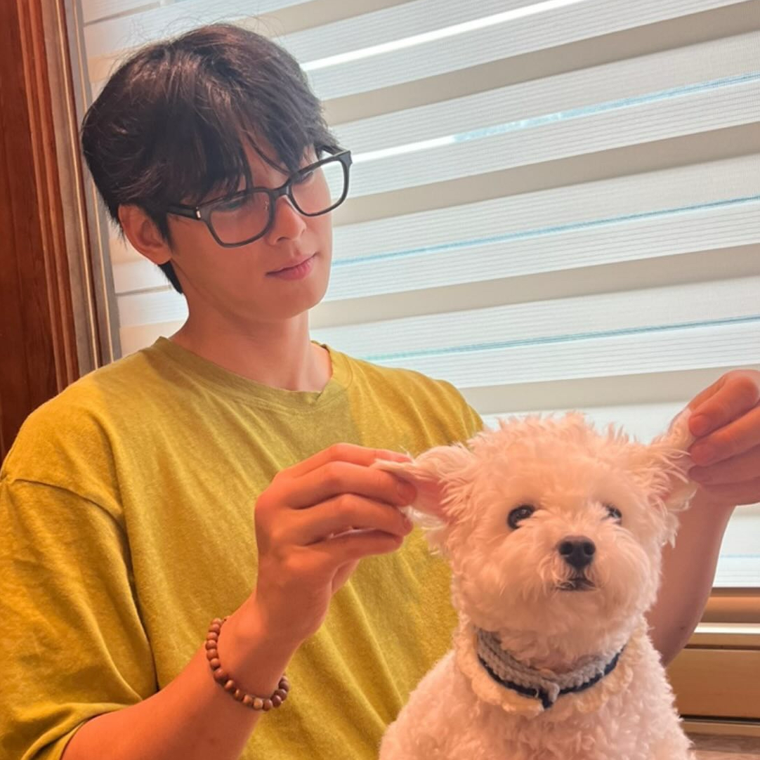 Latest photo of Eunwoo (ASTRO)