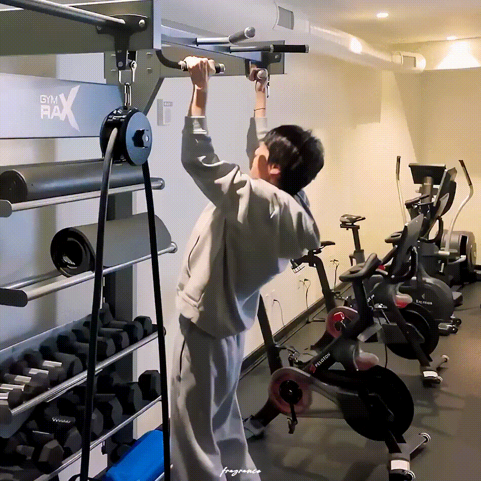 Momen yang diabadikan oleh penggemar Jin (BTS)