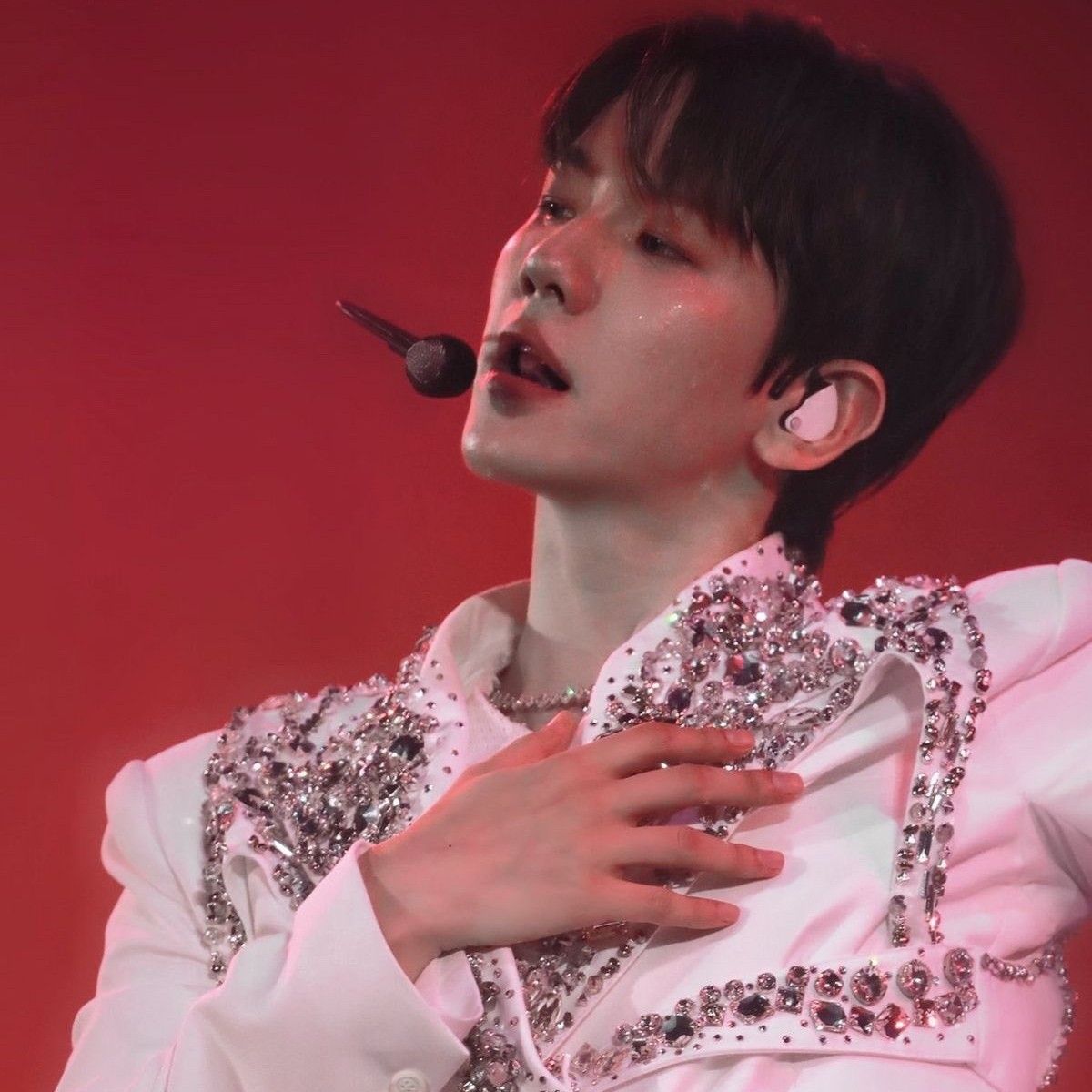 백현 (EXO)의 비하인드 컷