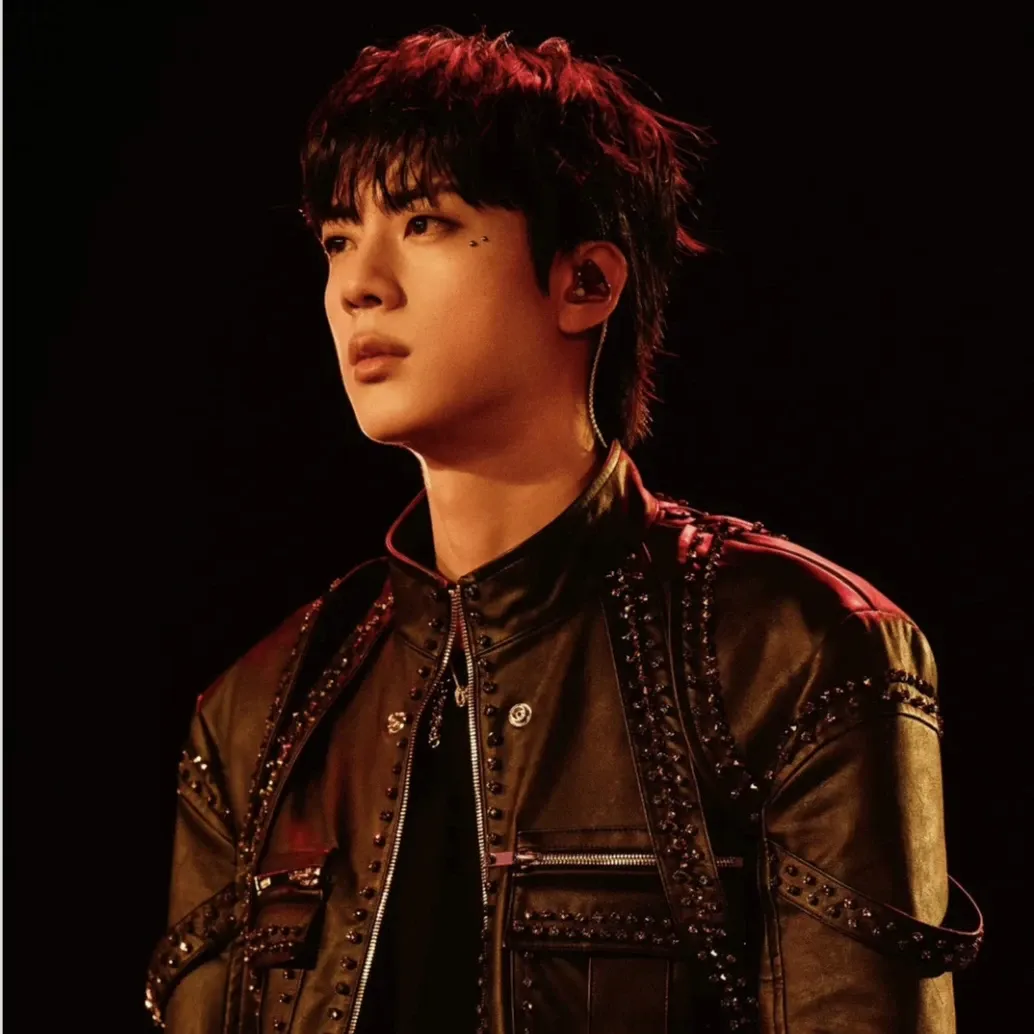 Foto aktivitas terbaru Jin (BTS)