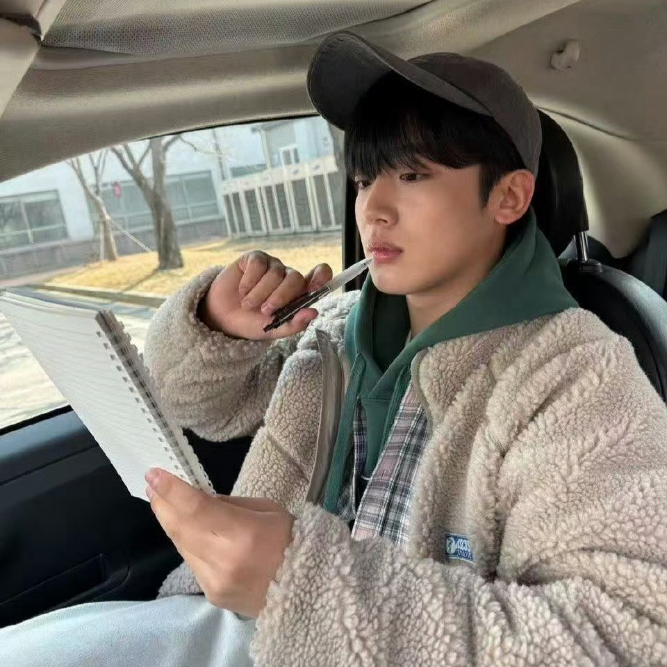 Latest photo of Kim Yohan (WEi)