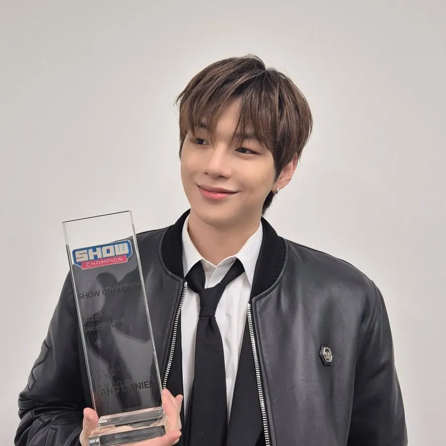 강다니엘의 비하인드 컷