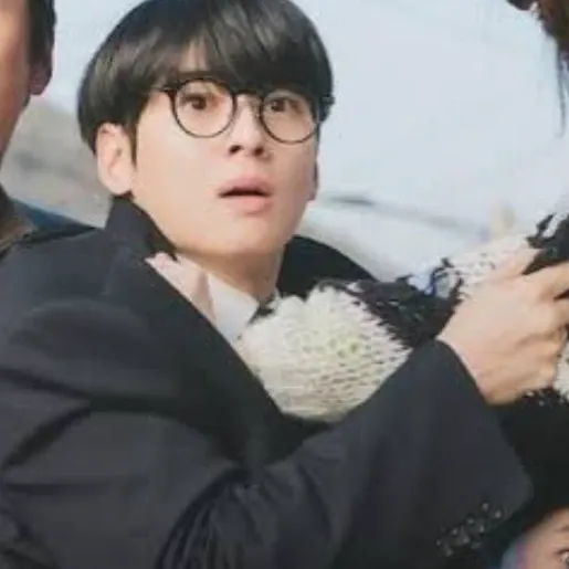 Latest photo of Eunwoo (ASTRO)