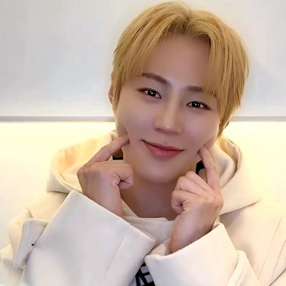 하성운 최근 활동샷