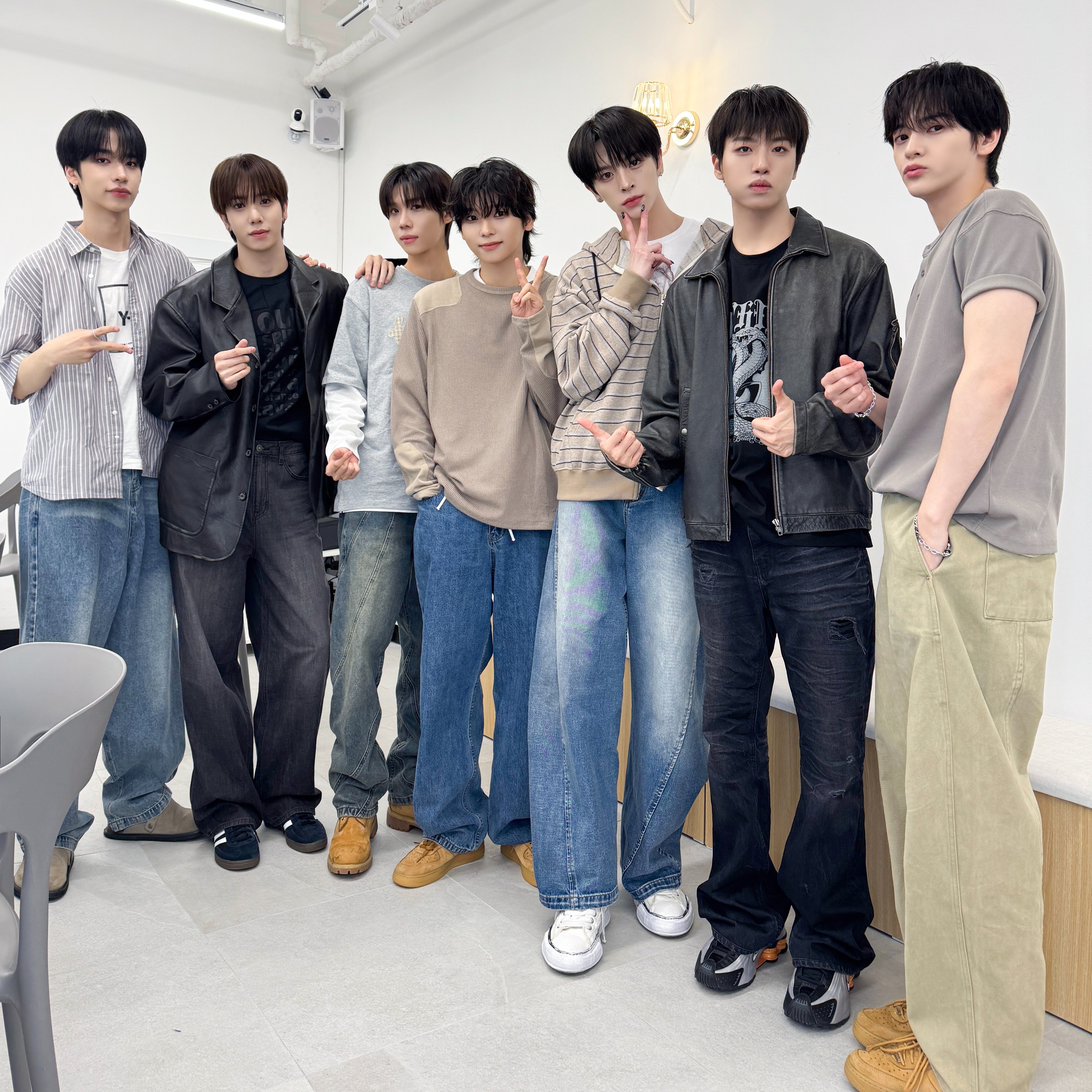 Behind-the-scenes cut of n.SSign