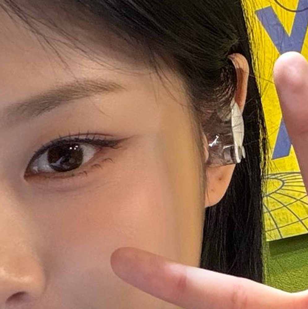 Recent activity shot of HyunJin (Loossemble)