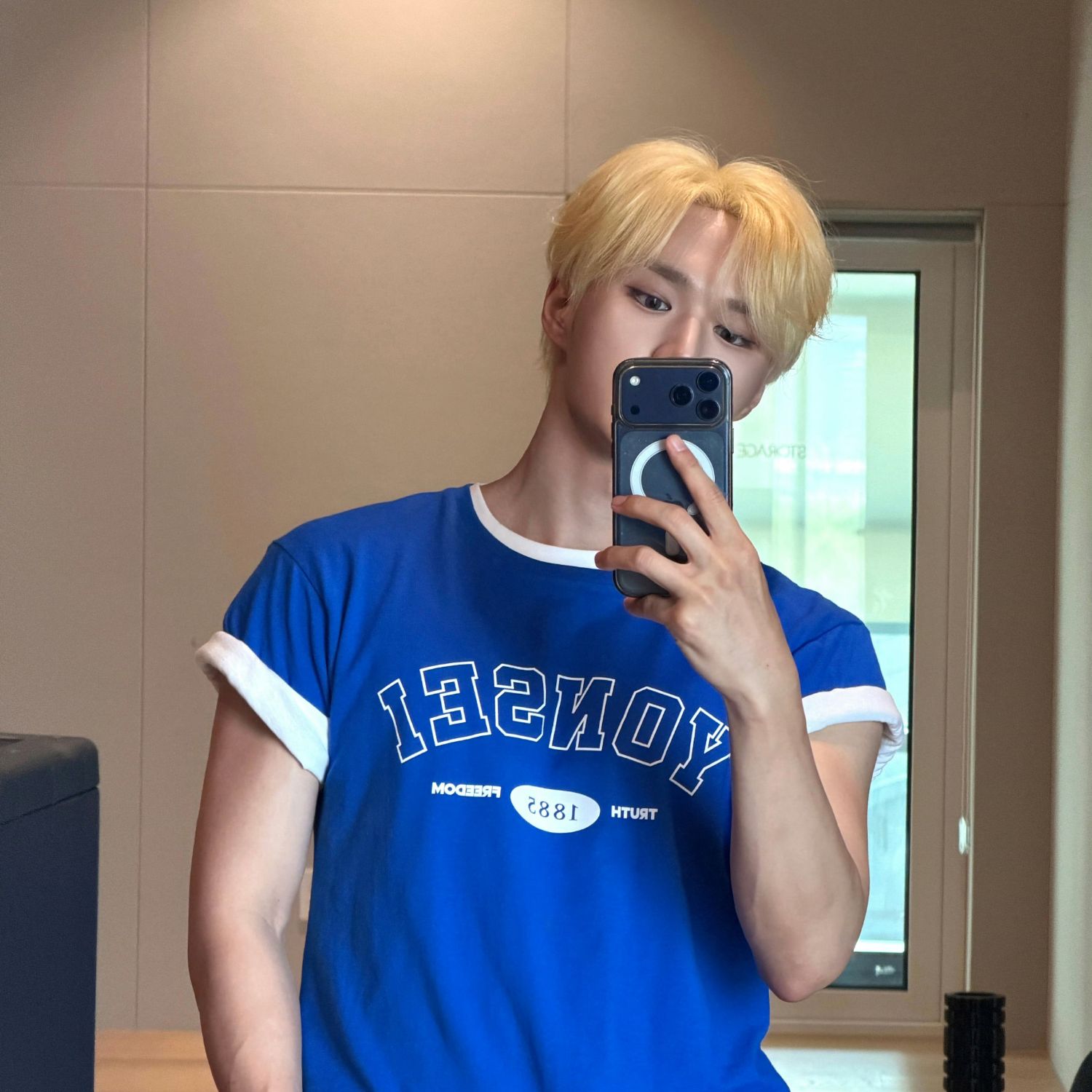 Behind-the-scenes cut of Kim Junseo (ALPHA DRIVE ONE)