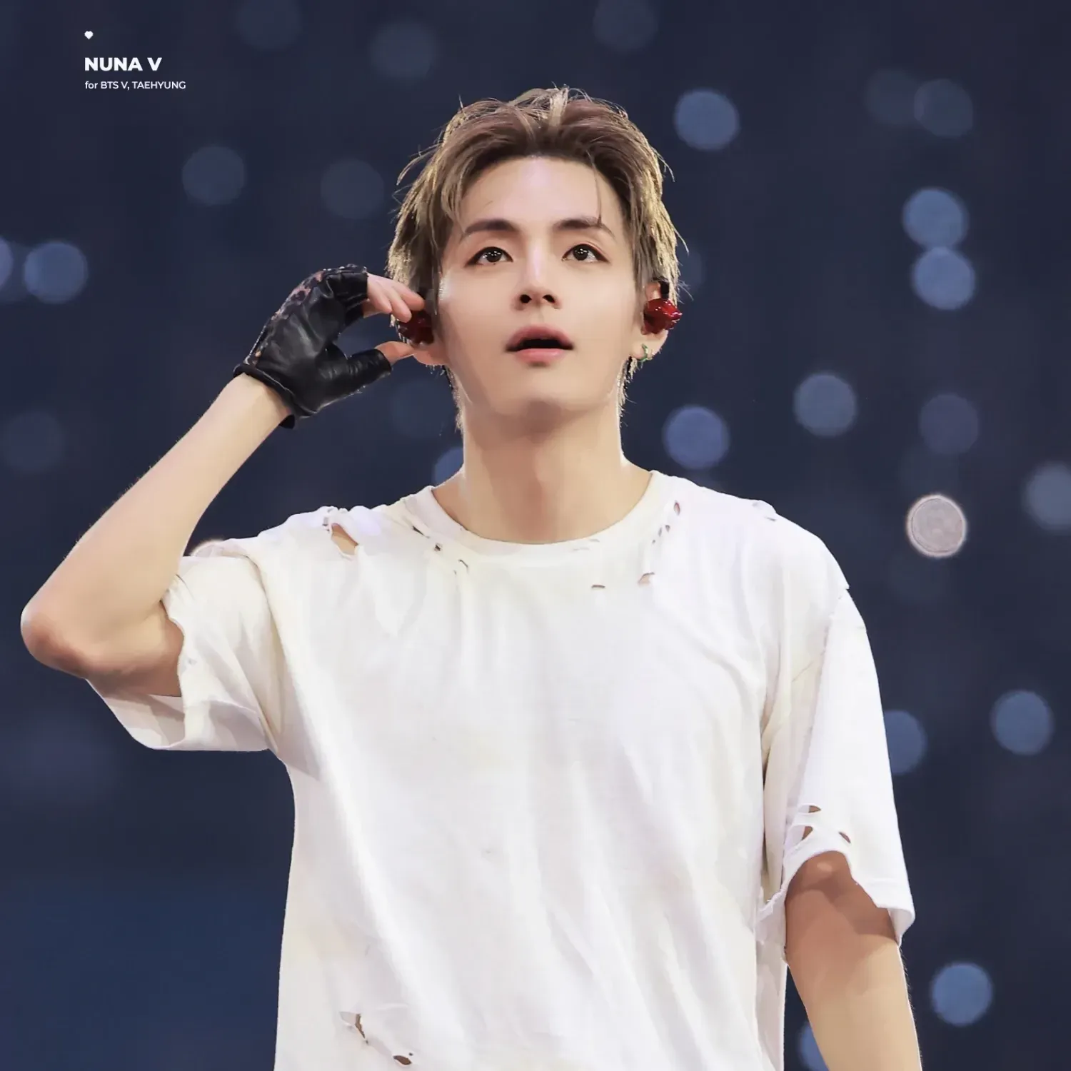 뷔 (방탄소년단)의 최신 사진