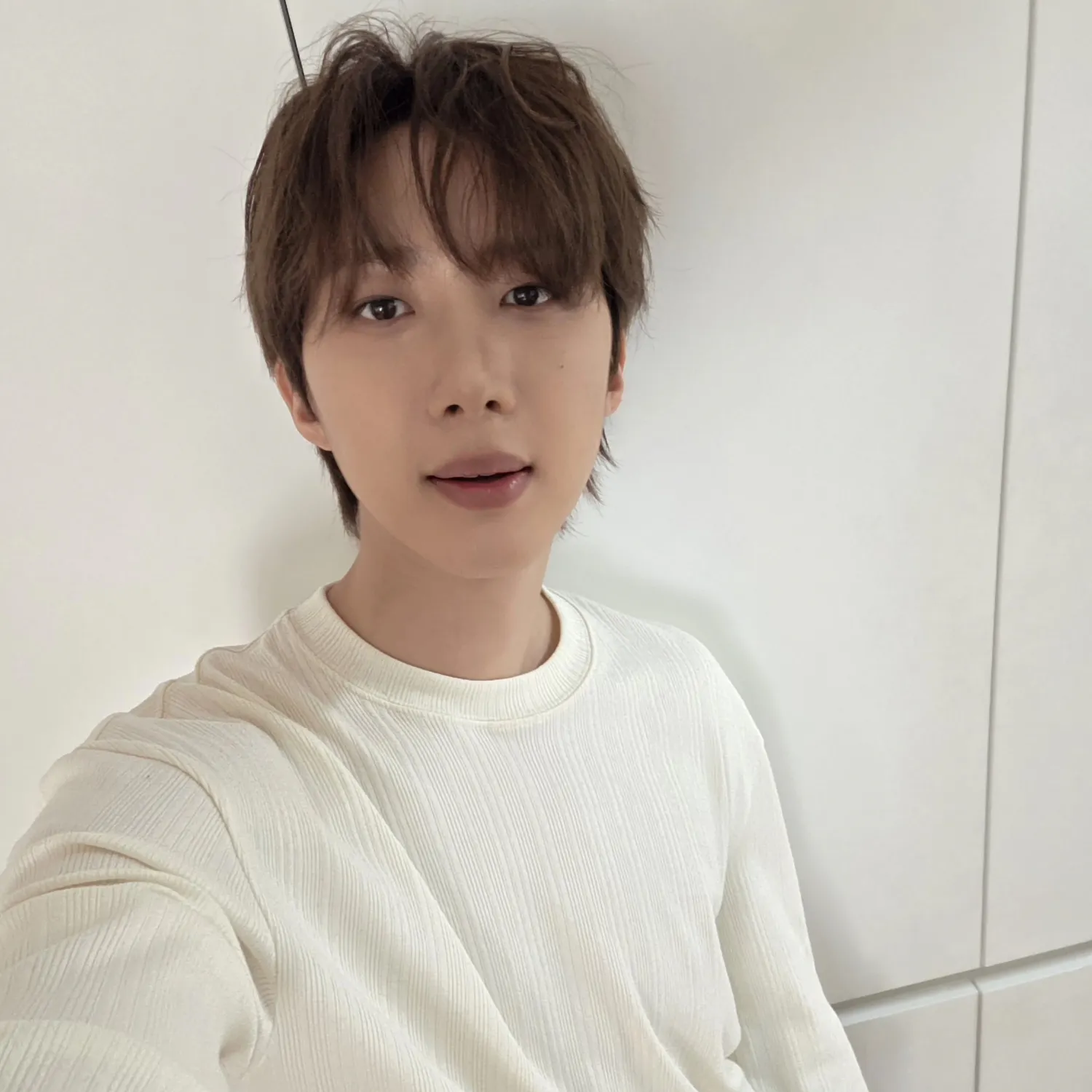 Recent activity shot of Hui (PENTAGON)