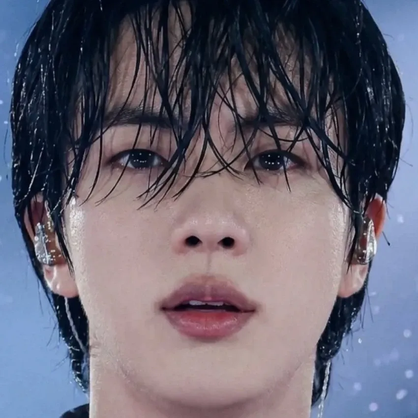 Foto aktivitas terbaru Jin (BTS)