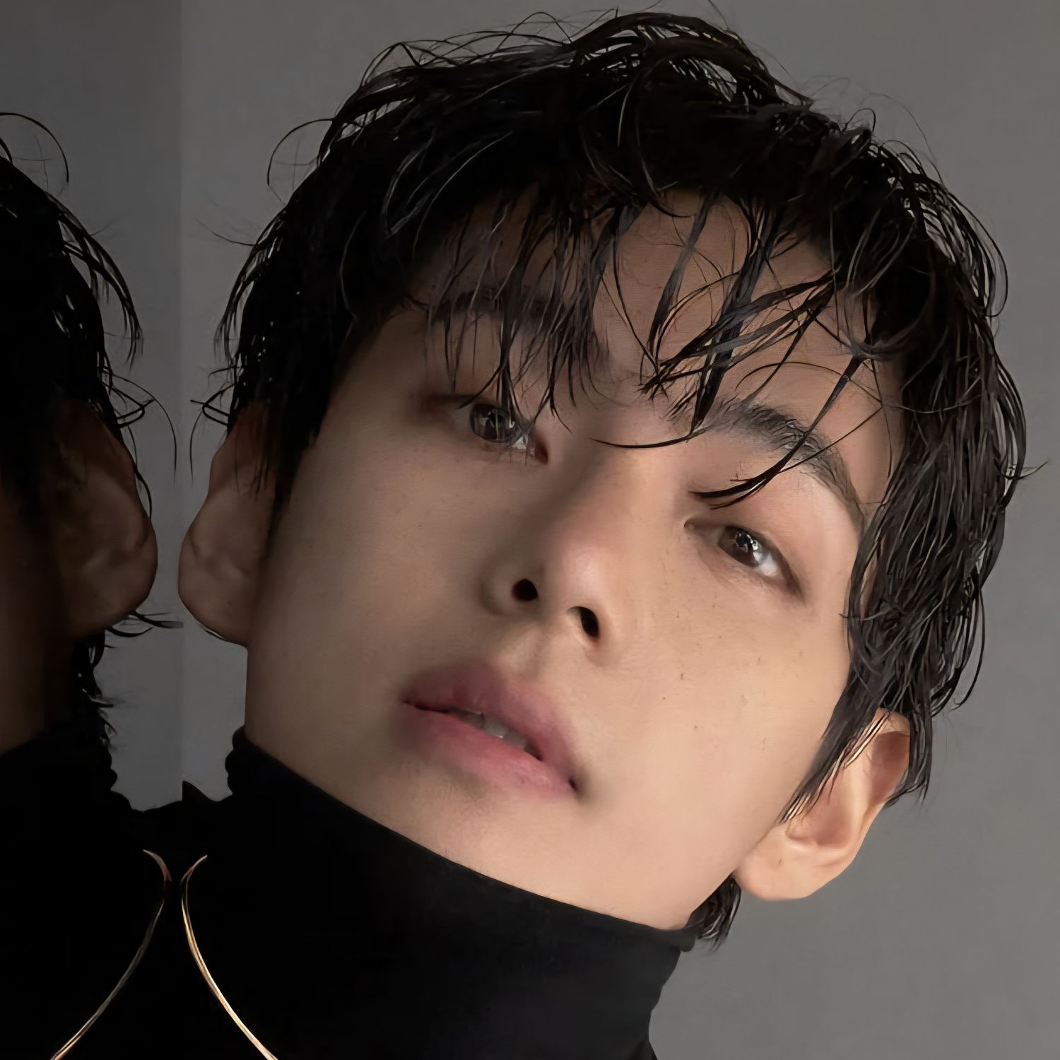 뷔 (방탄소년단)의 최신 사진