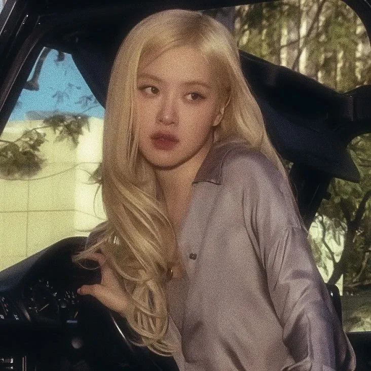 ROSÉ (BLACKPINK)的最新照片