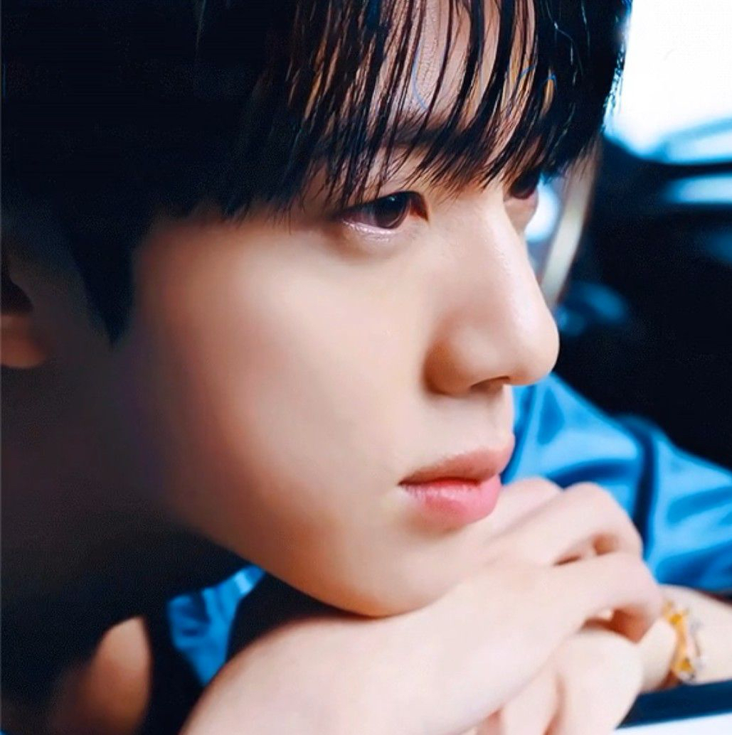 진 (방탄소년단)의 최신 사진