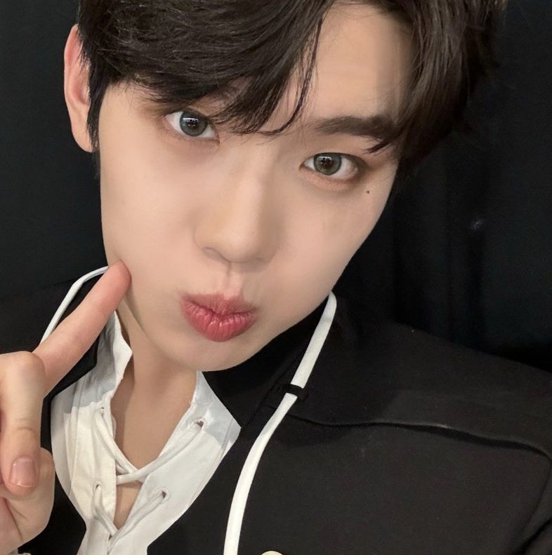 Latest photo of Kim Taerae (ZEROBASEONE)