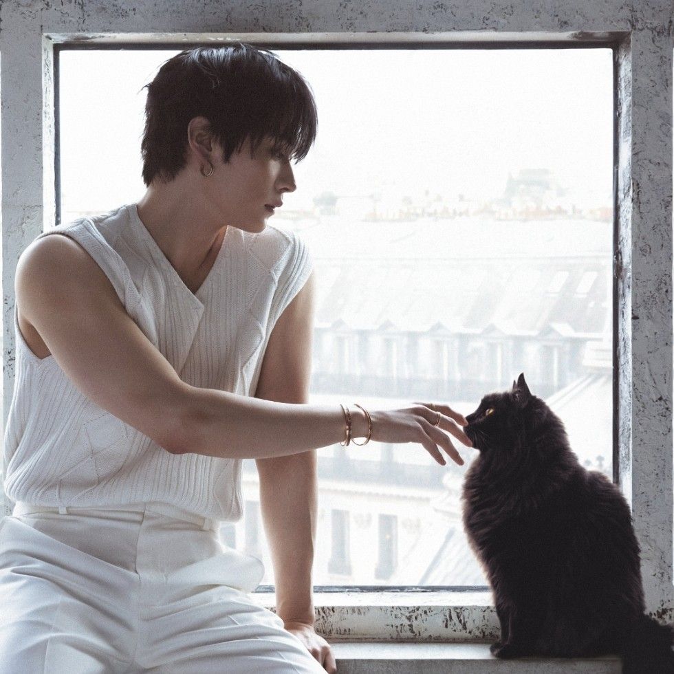 Behind-the-scenes cut of Lee Know (Stray Kids)