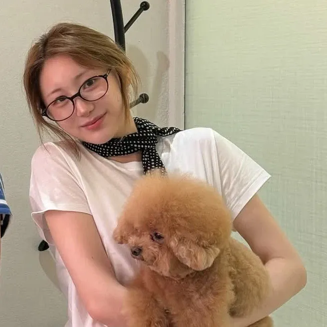 Behind-the-scenes cut of Lee Chaeyeon