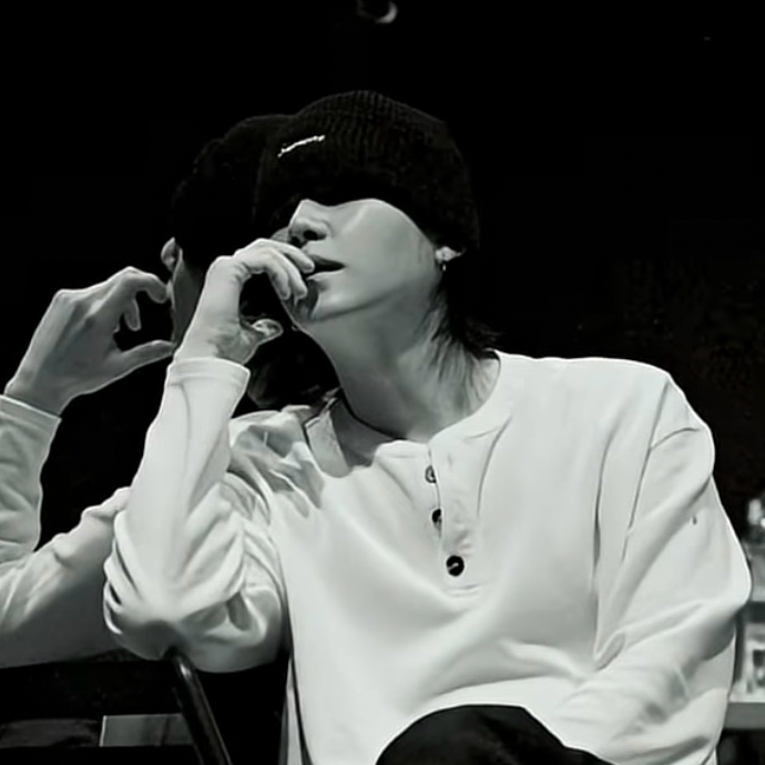 SUGA (防彈少年團)的幕後花絮