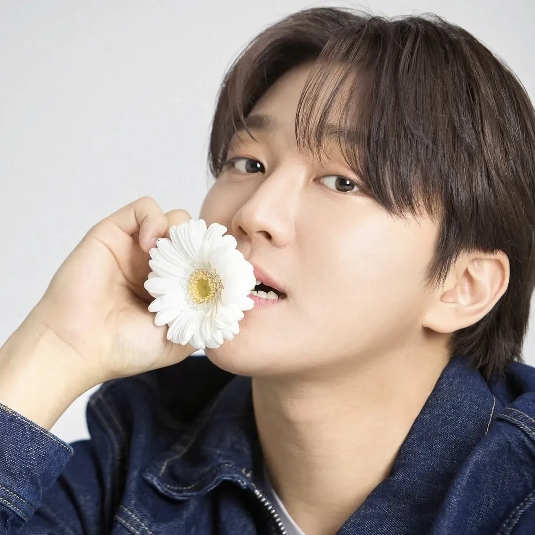 Recent activity shot of Hong Joochan (GoldenChild)