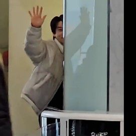 Behind-the-scenes cut of Hwang Chiyeol