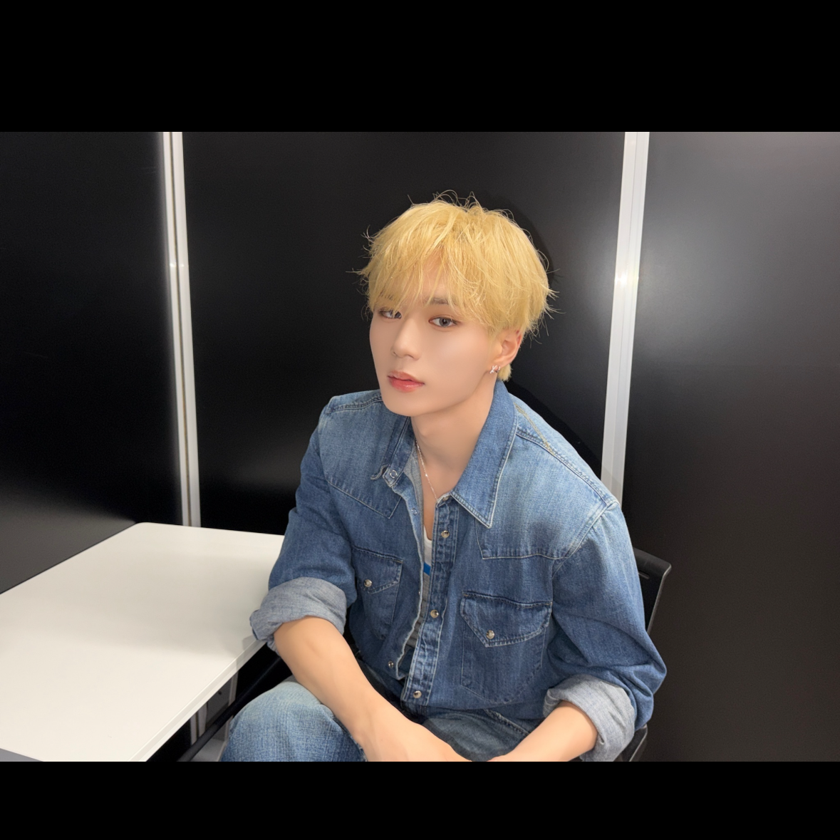 Behind-the-scenes cut of Kim Junseo (ALPHA DRIVE ONE)