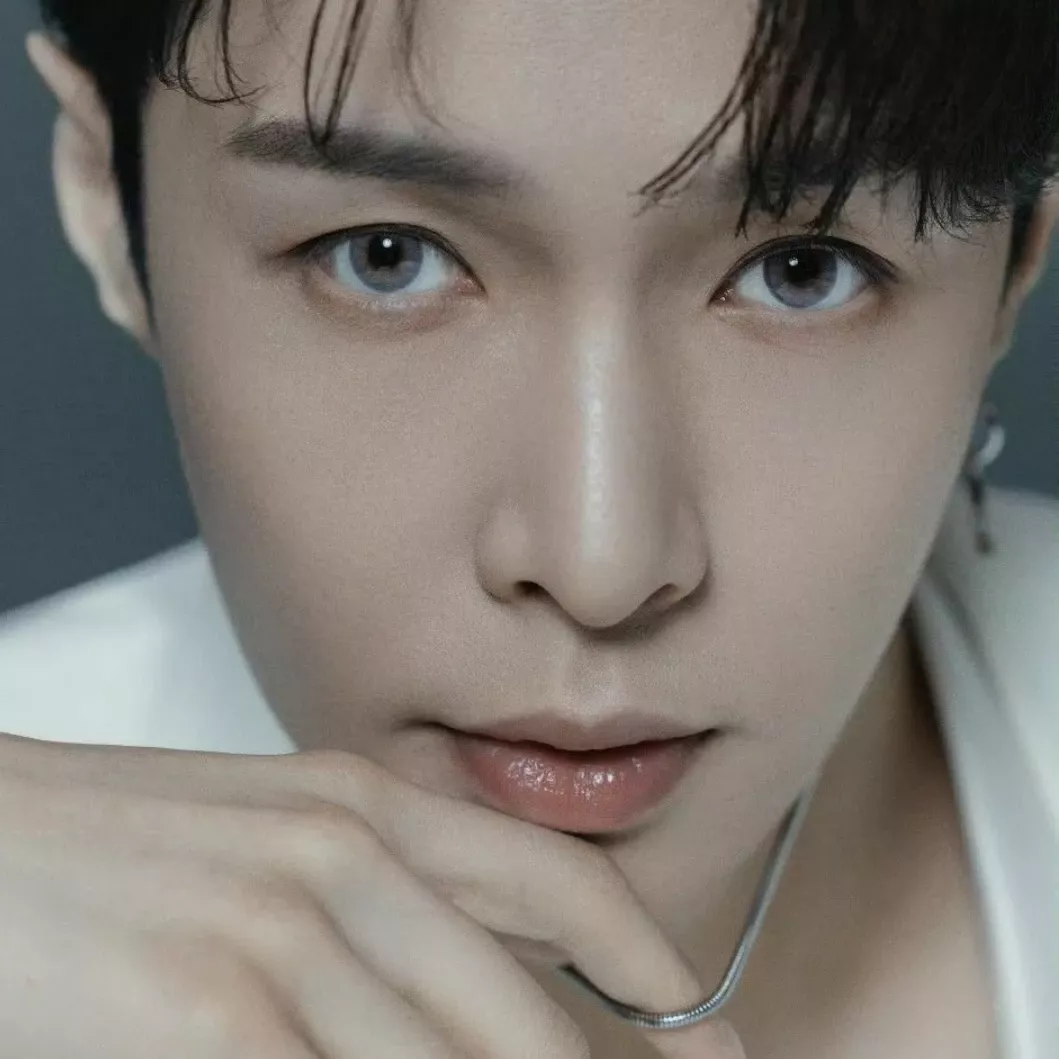 Latest photo of Lay (EXO)
