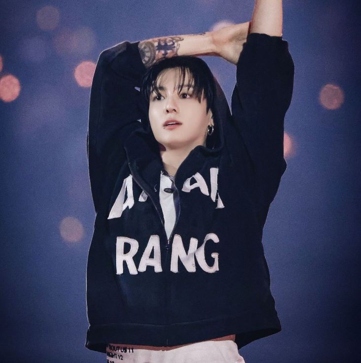 Foto aktivitas terbaru Jungkook (BTS)