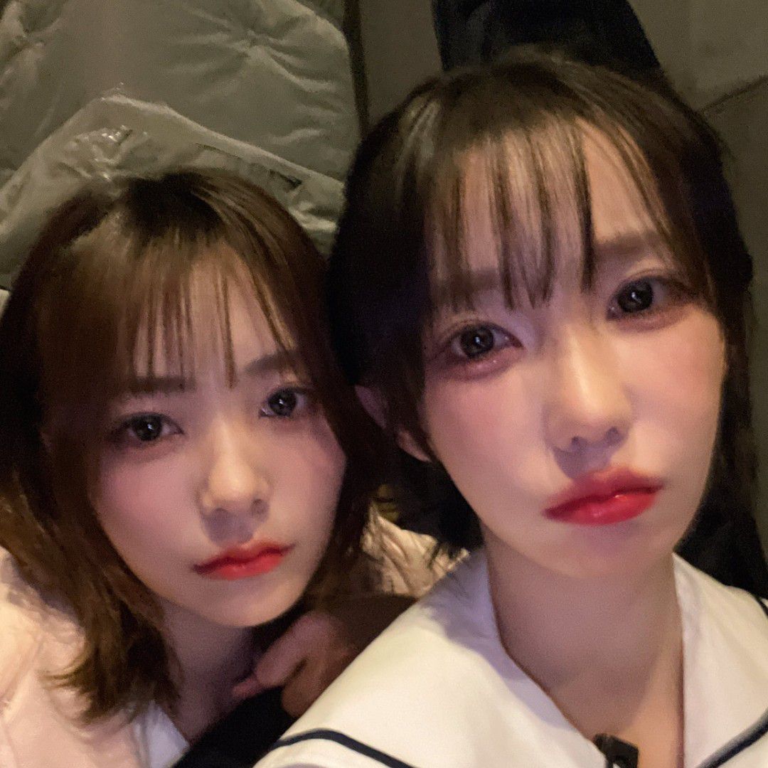 Behind-the-scenes cut of QWER