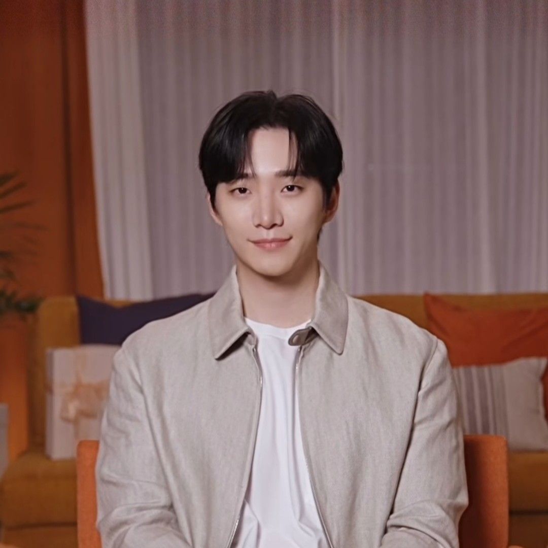 Behind-the-scenes cut of Junho (2PM)