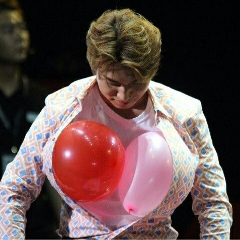 大声 (BIGBANG)的最新活动照片