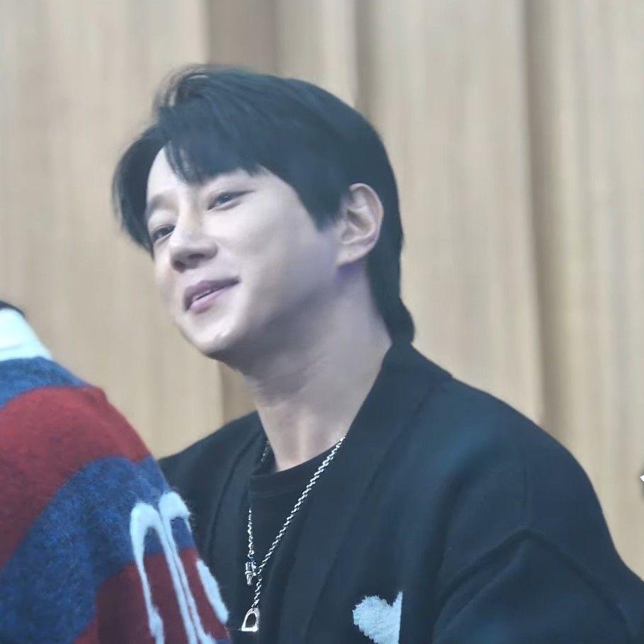 Behind-the-scenes cut of Hwang Chiyeol