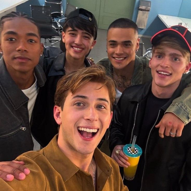 Foto aktivitas terbaru Alejandro (SANTOS BRAVOS)