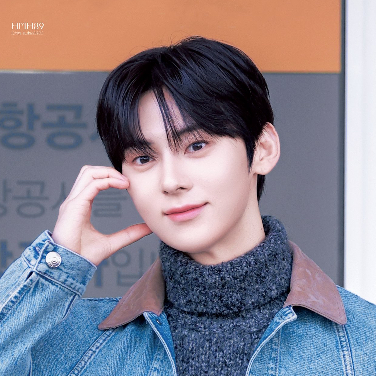 A moment captured by Hwang Minhyun's fan