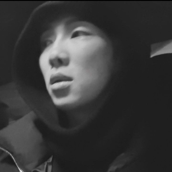Foto terbaru RM (BTS)