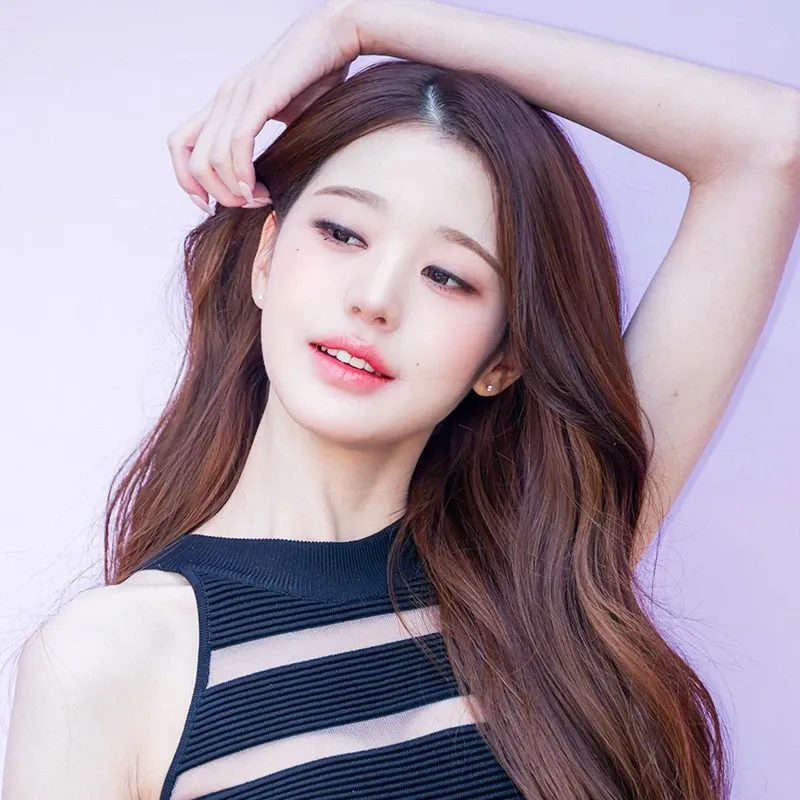 Latest photo of Jang Wonyoung (IVE)