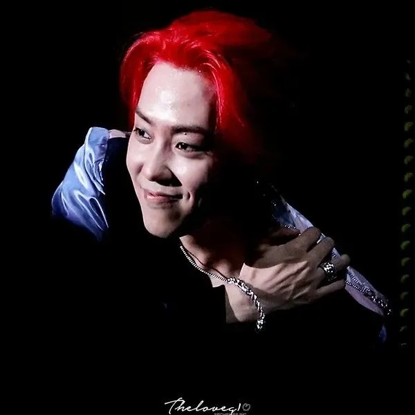 ウン・ジウォン (SECHSKIES)の舞台裏ショット